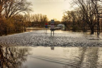 Integrated, transparent, and region-specific information can help to improve the assessment and design of strategies to manage flood risks.