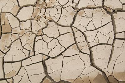 Market adjustments can profoundly magnify economic uncertainty related to hydrologic uncertainty.
