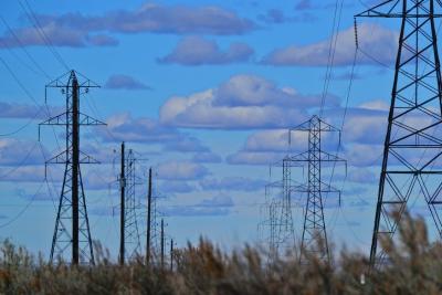 The regional interdependencies within the power grid provide opportunities and challenges that need to be considered in regional climate change adaptation plans.  