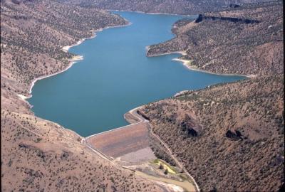 A key challenge in modeling the influence of reservoirs on streamflows and other water cycle processes is accounting for the relationship between reservoir depth, surface area, and storage. By deriving optimal geometric shapes for more than 6,800 reservoirs worldwide, researchers developed a data set that provides more accurate storage-area-depth relationships. Photo courtesy of the Bureau of Reclamation. 